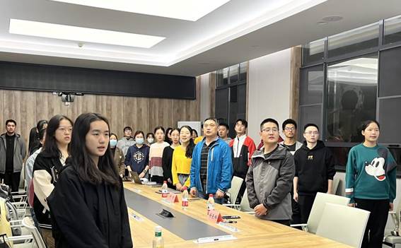会议第一项:全体成员奏唱国歌